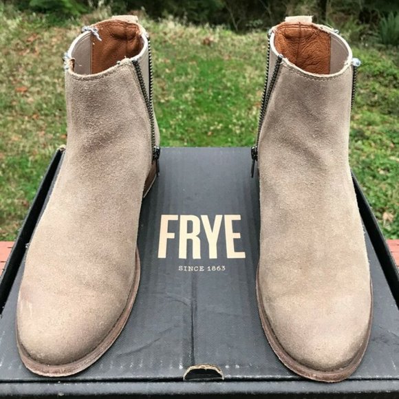 Frye Suede Boots Carly Zip Chelsea Taupe Brown Size 36 - Picture 2 of 9